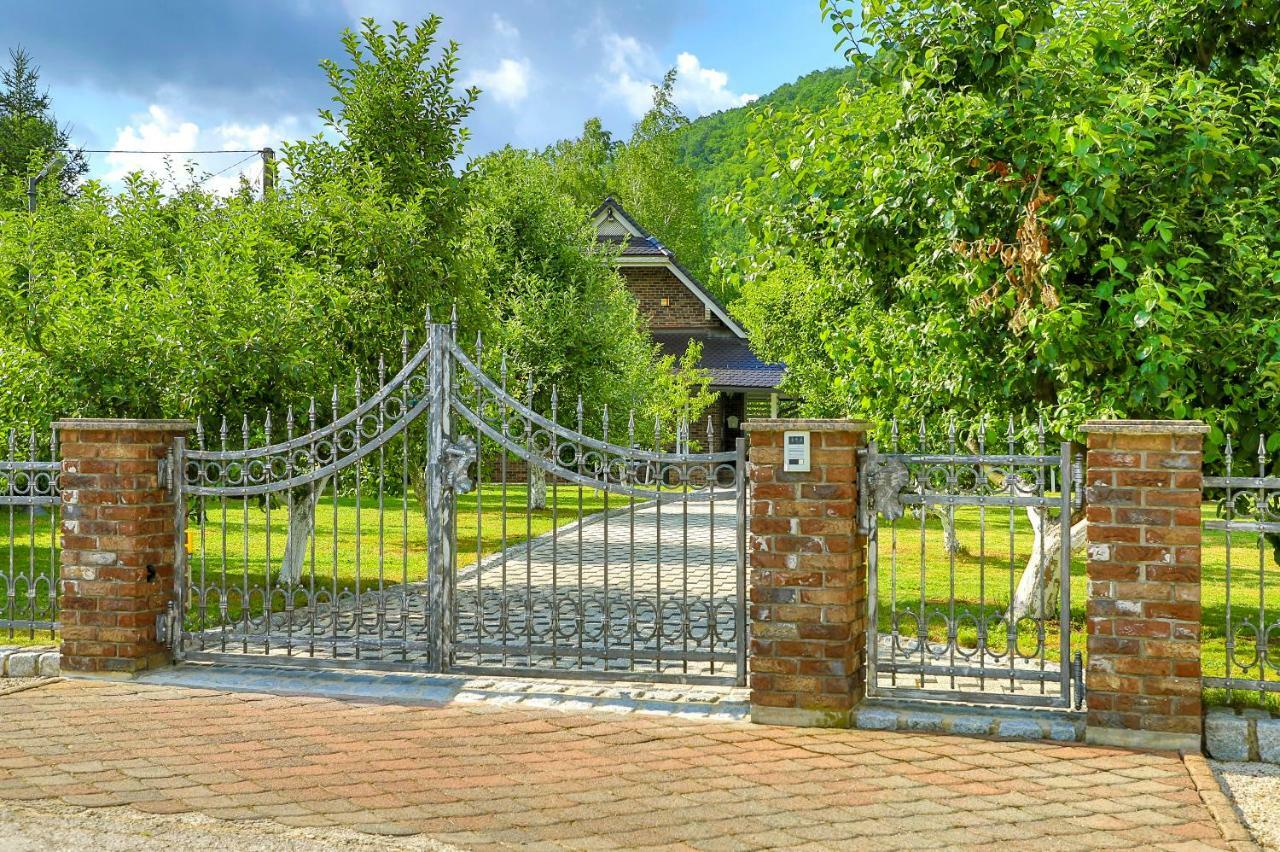 Holiday Home Villa Sara Bihać Buitenkant foto
